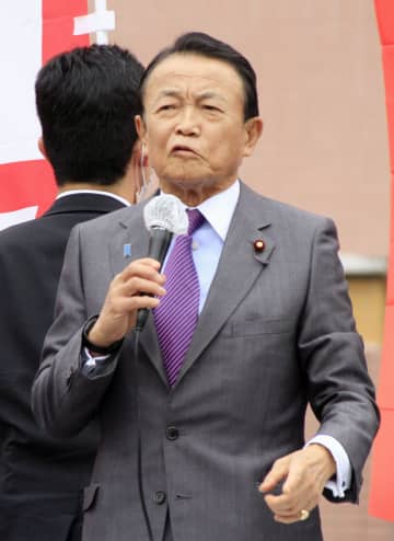 政治に無関心「悪くない」　麻生氏、健康に例えて持論