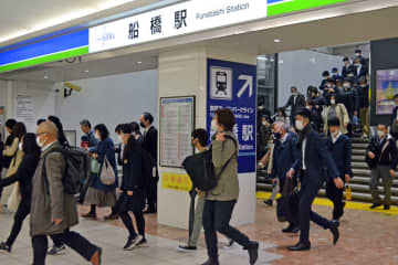 マスク着用「自己判断」スタート　通勤客ら、不安と喜び交錯　「感染怖い」「周囲が気になる」