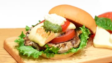 限定バーガーで春気分を盛り上げ　ザ・サードバーガー、15日から「チキンモッツァレラバジルバーガー」登場
