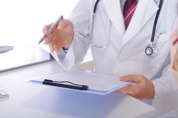 大腸がん治療費「早期発見」と「他臓器に転移後」では約440万円もの差が！