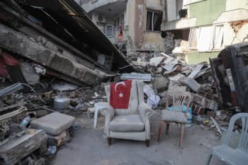 東日本大震災から12年 日本の「恩返し」が世界を救う!|和田政宗 12年目の3月11日、南三陸町志津川、名取市閖上で手を合わせた後、東松島市の追悼式、石巻市大川小の追悼式に。お亡くなりになった方々が空から見た時に、「街も心も復興が成ったなあ」という復興を成し遂げていかなくてはならない。そして、東日本大震災の経験を、国内外の人々の命を守ることにつなげていかなくてはならない。