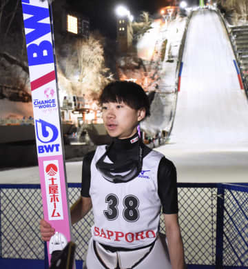 伊藤杯大倉山ナイター大会で優勝した竹花大松＝札幌市