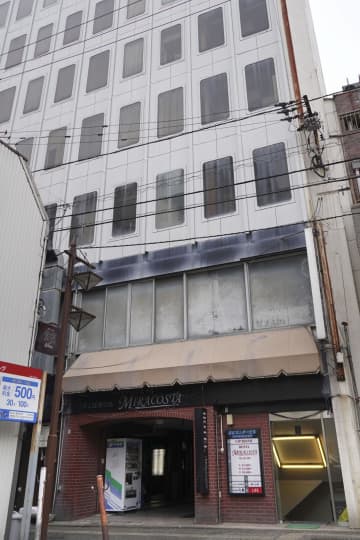 事件があった富山県高岡市内のホテル＝18日午後4時24分