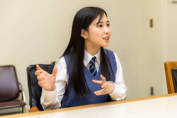 「センバツ応援イメージキャラクター」に任命された久慈愛さん【写真：清水しんや】