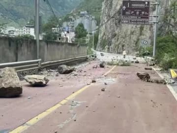 四川省地震局とテンセントは14日、協力枠組み協定の調印式を行った。震災の「ラストワンマイル」の情報化公共サービスの新モデルを共同で模索する。写真は同省の被災地。