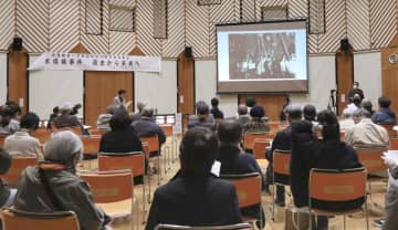 水俣病第1次訴訟判決から50年となるのを前に開かれた記念集会＝19日午後、熊本県水俣市