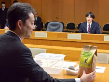 ジャンボタニシをやっつけろ　稲作の天敵、わな考案し特許取得　千葉県農大2年の岩沢裕来さん　農林水産大臣賞を受賞