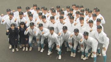 センバツ準々決勝　山梨学院は栃木の作新学院に12対3で勝利　春夏通じて初のベスト4進出