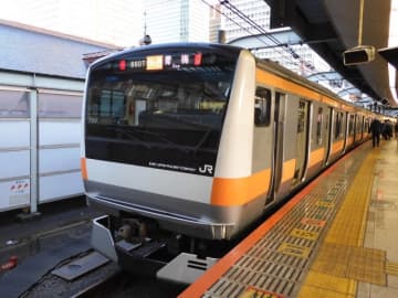 「ここ、どこ？」中央線で寝過ごして深夜の「青梅」に降り立った女性