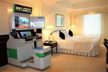 「電車でGO！！」筐体で遊び放題の客室　電車好きは眠る暇がなさそう