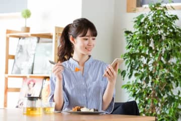 平日ランチ「自分ひとり」で食べるが6割　予算は“500円未満”が過半数【昼食に関する調査】
