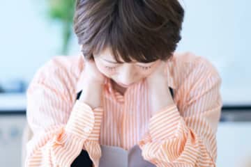元気がなくなる、食欲減退が初期症状の「老人性うつ」認知症との違いは？