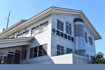 停車中のトラックに追突　バイクの会社員男性死亡　千葉市緑区