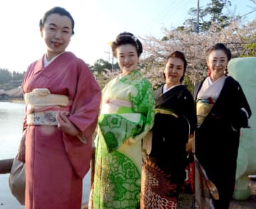 かつての花街文化、知って！　着物、日本髪で散策　女性20人が体験ツアー　千葉・東金