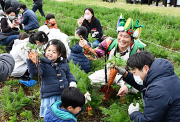 さかなクンに続け！　農業・野菜界の新星「ヤサイちゃん」デビュー　香取・ザファームでイベント
