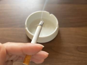 賃貸でタバコを吸っていたら退去時に「高額な清掃費」を払うことになった男性