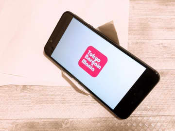 【天才】紙1枚で簡単に「スマホスタンド」完成！想像以上の安定感にびっくり。