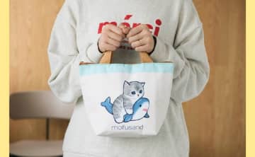 サメにゃんの保冷バッグ可愛すぎん？「mofusand」のムック本欲しくなる～。