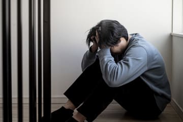 心の病いや家庭内暴力に発展するリスクも…「夫のひきこもり」が急増中