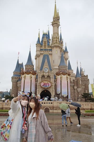 ミッキーマウスら開園40年祝福　東京ディズニーランド記念式典