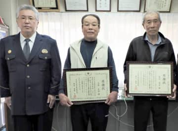 海から女性の叫び声　桟橋から転落した20代女性を漁師が救助　船出動、引き揚げた後は毛布で保温　2人に感謝状　富津
