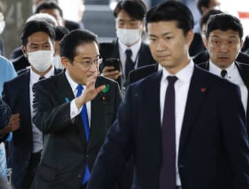 首相、男取り押さえた漁師に電話　謝意を直接伝達