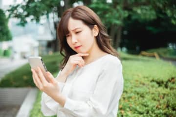 初めての彼氏と破局した1ヶ月後、友人が「告白されたから付き合う」と言ってきて……　絶縁エピソード