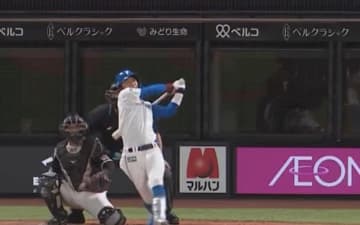 日本ハムのルーキー奈良間大己、プロ初安打が本塁打　ブルペンに放り込み場内どよめき