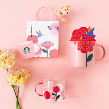 スタバ2023「母の日」グッズ勢ぞろい。カーネーションとハチドリのマグが可愛いよ♡