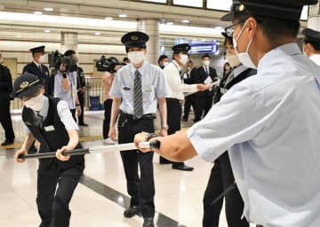 ”成田空港駅に刃物持った男”どう対応？　サミット控え不審者制止訓練　鉄道社員ら40人