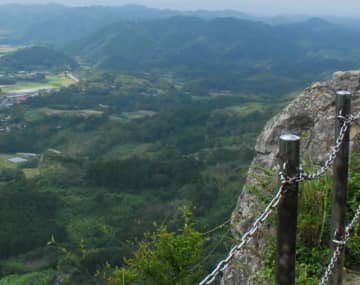 子どもと登山中、急斜面から滑落…八千代の男性死亡　南房総・伊予ケ岳