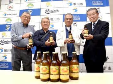 温州ミカンでチューハイ　皮まで丸ごと使用　甘さと苦味、絶妙に　3千ケース限定　鴨川レモン組合