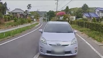 急加速して車間詰め、クラクションで威嚇…10分間にわたる“あおり運転”　携帯圏外エリアでの急停止に恐怖