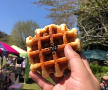 あんこワッフルにジューシー唐揚げ！　茂原公園のイベント「桜の山の春の市」でグルメレポート　part2