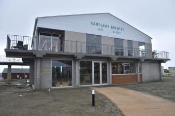 クラフトビールや浜焼きを　鴨川の前原・横渚海岸に商業施設オープン　オリジナルお土産販売も