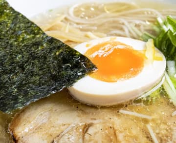 年収650万円でも「味玉一個120円とか考えられない」「穴が開くまで靴下を履く」貧乏性エピソード