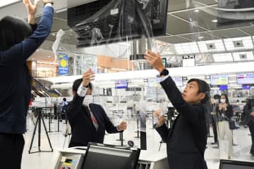 飛沫防止フィルム撤去　成田空港「元の姿へ」　コロナ5類移行