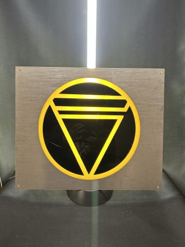 なべやかん遺産｜「シンボル」　芸人にして、日本屈指のコレクターでもある、なべやかん。 そのマニアックなコレクションを紹介する月刊『Hanada』の好評連載「なべやかん遺産」がますますパワーアップして「Hanadaプラス」にお引越し！ 今回は「シンボル」！