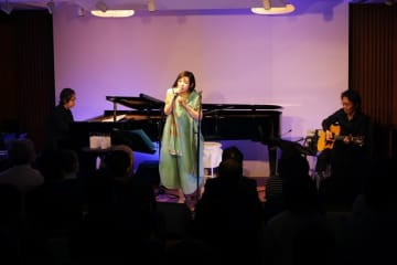 かの香織、最新MV「Ave Maria」&ライヴ・イベントのダイジェスト映像を配信開始