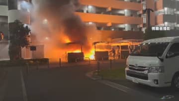 「爆発音がめちゃくちゃして」マンション駐輪場で放火か…バイクと自転車18台以上燃える　千葉・浦安市