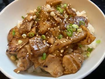今だけの居酒屋ランチ登場！　炭火焼きもつ焼き居酒屋「成田萬寿」