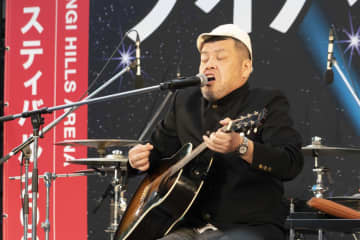野性爆弾くっきー！、ソロ初の野外ライブで緊張？「反応が怖くて目つぶってた」