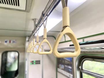 電車で乗客が嘔吐しながら倒れて……「都会の人は冷たい」と思っていた男性が考えを変えたエピソード
