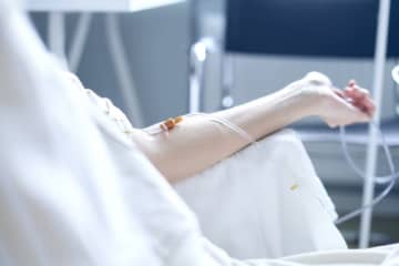 「あなたに1500万円の価値があるとは思えない」闘病中に新薬登場、しかし友人からの心無い一言が……