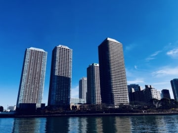タワマン住みのデメリット　小学校の登下校と重なると「エレベーターが何度も止まって時間がかかる」