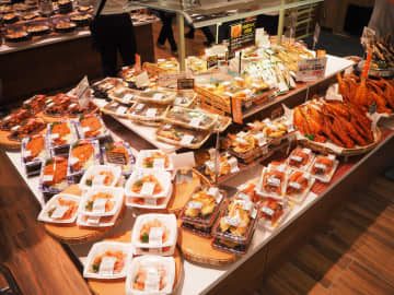 インフレ到来で忙しい日の食卓の味方にも異変？ 値上げ時代、主婦に選ばれる総菜売場を考察！