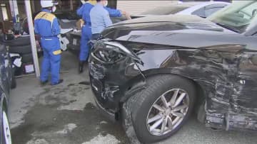 コンビニ出ようと走行中の車2台に衝突、止まっていた車やバイクに突っ込む…70代運転手“踏み間違えた”　千葉