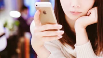 “推し”の写真をLINEで大量に送ってくる友人と絶縁した女性