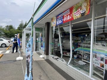 【速報】コンビニに車突っ込む…酒気帯び運転の疑いで男逮捕　千葉・香取署