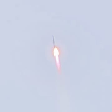 26日、韓国メディア・韓国経済は「韓国独自の技術で開発されたロケット『ヌリ号』が25日に打ち上げられた」とし、「実用衛星を搭載したロケットを打ち上げた初のケースだ」と伝えた。